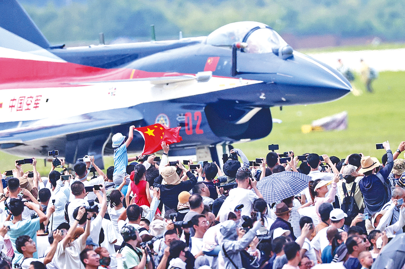 大鸡巴操女人逼视频国产长春航空展迎来首个公众日